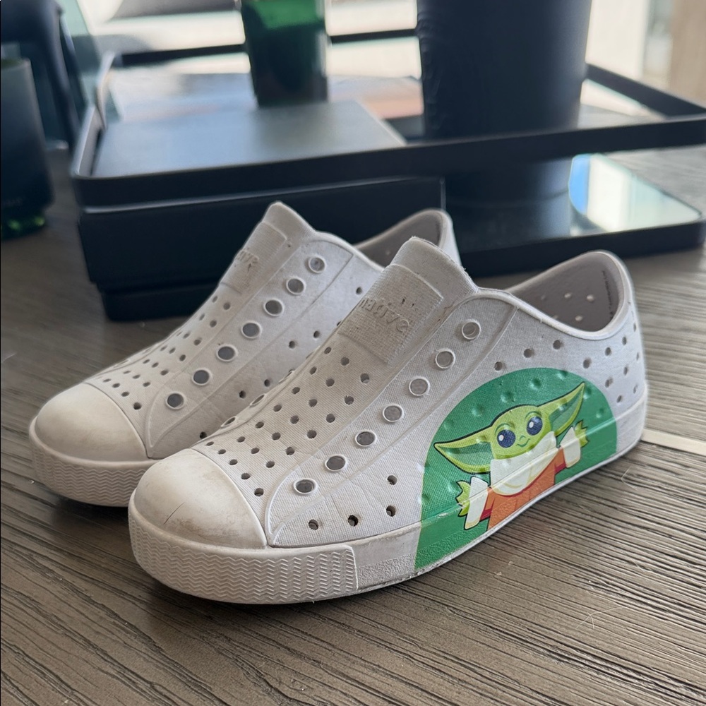 Native Kids Sneakers - White with Green Baby Yoda
